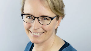 Maria Fremer jobbar med myndighetsspråk på Institutet för de inhemska språken. Porträtt på Maria Fremer.