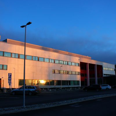 Joensuun oikeus- ja poliisitalo marraskuussa 2018