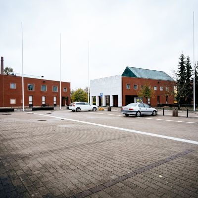 Vaasan yliopiston lähes autio parkkipaikka 6. lokakuuta 2020.