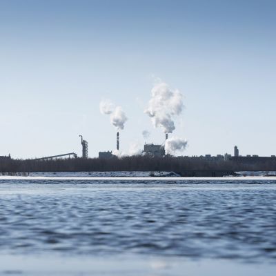 Stora Enson Veitsiluodon tehtaat Kemissä 20. huhtikuuta.