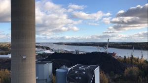 Från kolfältet transporteras material till bland annat Finno kraftverk. Kolfälten i Joddböle.