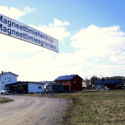 Myrskylän Kartanonmäellä on Pekka Strengin muistoa kunnioittavia kadunnimiä.