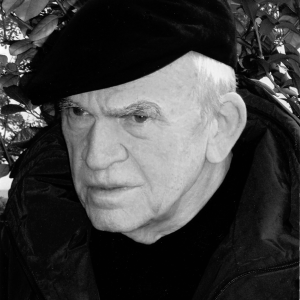 Milan Kundera mustavalkoisena.