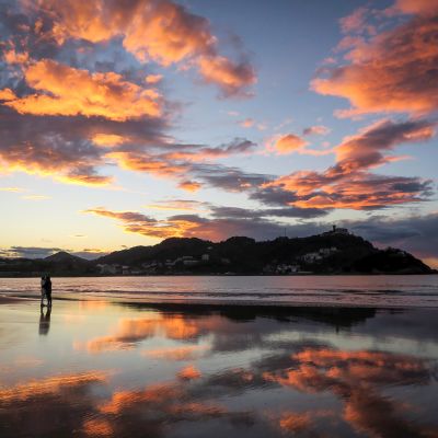 Auringonlasku San Sebastianissa Espanjassa.