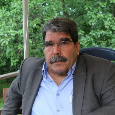 Salih Muhammad suomalaisessa puutarhassa.