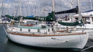 Det var med den här båten, Suhaili, som Robin Knox-Johnston för 50 år sedan blev den första som ensam seglade jorden runt i utan att ta i land en enda gång. Segelbåten Suhaili som användes vid Robin Knox-Johnstons världsomsegling 1968-1969.