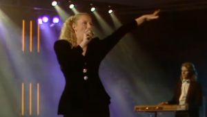 Tanjalotta Räikkä esiintyy vuoden 1989 euroviisukarsinnassa