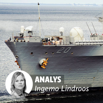 Analys Ingemo Lindroos. Amerikanskt militärfartyg på bakgrunden.