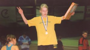 Linda Sällström blev van vid medaljer redan i unga år. Ung Linda Sässltröm på prispallen