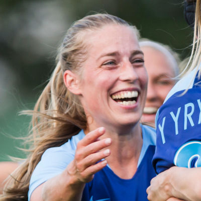 Linda Sällström och landslaget jublar.