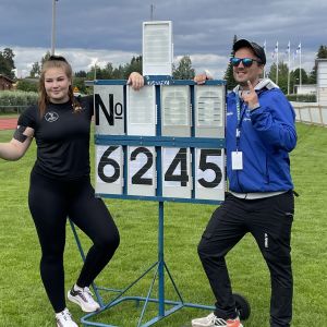 Anni-Linnea Alanen och Martin Grandell poserar.