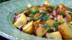 Potatissallad med tre sorters potatis. Potatissallad med tre sorters potatis.