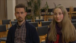 Joonas Vapaavuori ja Anna Karisto. Vapaaehtoiset Joonas Vapaavuori ja Anna Karisto Via Crucis 2015- harjoituksessa.