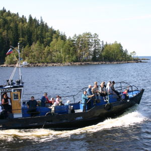 Matkustajavene venäläisellä järvellä (Laatokka?)