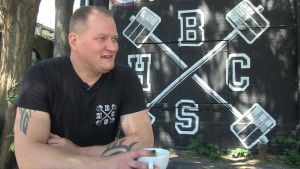 Veganen Joni Purmonen driver ett gym i Berlin. Veganen Joni Purmonen driver ett gym i Berlin.