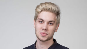 Linus Mäkelä som studerar till scenkonstpedagog oroar sig för sin praktikperiod. Linus Mäkelä studerar till scenkonstpedagog på Arcada i Jakobstad.