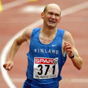 Ibland måste man träna till och med för hårt för att lära sig. Janne Holmén vinner EM-guld 2002.