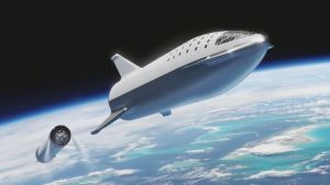 Viime vuonna Starship-suunnitelmassa oli vielä kolme vakaajaa aluksen alaosassa, mutta nyt niitä on vain kaksi. Starship irtoaa kuitenkin Super Heavyn päältä samaan tapaan kuin tässä vanhassa kuvassa. Kuvamanipulaatio, jossa Starship-alus on Super Heavy -kantoraketin päältä.