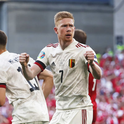 Kevin De Bruyne firar mål.