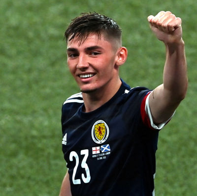 Billy Gilmour ler och firar.