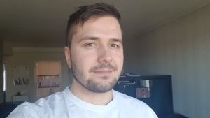 Christoffer Axén studerar till byggnadsingenjör. Han saknar de sociala aspekterna av närundervisning. Christoffer Axén