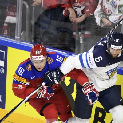 Sergei Plotnikov ja Topi Jaakola MM-pronssiottelussa.