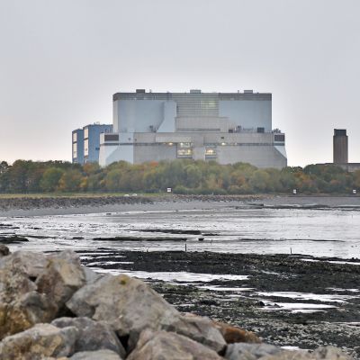Suljettu Hinkley Point A -ydinvoimala Somersetissa.