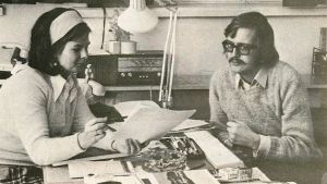 Kurt-Erik Wikstedt var den första reportern som anställdes vid den östnyländska redaktionen. Borgåbladet berättade om hans anställning i februari 1973. Gia Mellin och Kurt-Erik Wikstedt, Borgåbladet 2.2.1973.