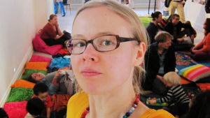 Fredrika Biström, verksamhetsledare för Regnbågsankan. Självporträtt på Fredrika Biström.