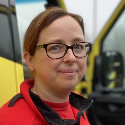 Mikaela Kauppala är akutvårdare och arbetar i ambulans. 