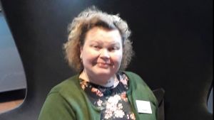 Ulla Ekblad är skolkurator för alla skolor i Ingå, så hon talar med elever i lågstadieåldern från både den finska och svenska språkgruppen. skolkurator