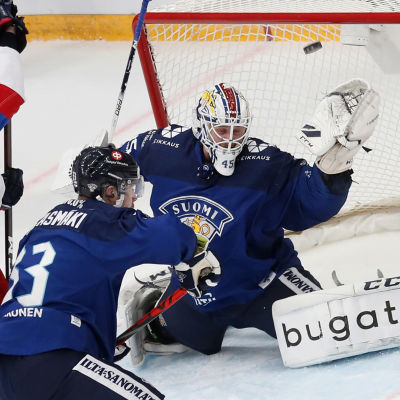 Ryssland gör mål mot Finland i ishockey.