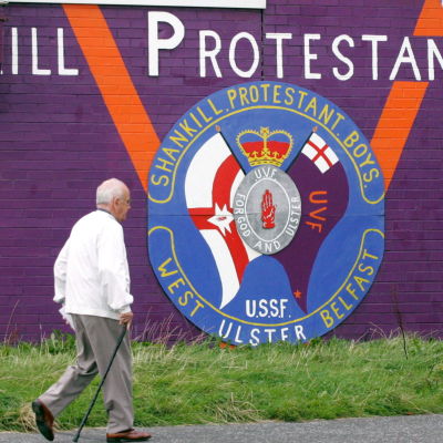 En väggmålning i Belfast som uttrycker stöde för den lojalistiska paramilitära organisationen UVF