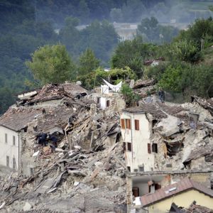 Förstörda byggnader i Pescara del Tronto