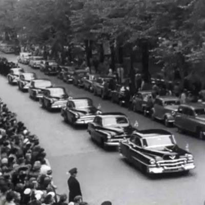 Autosaattue K.J. Ståhlbergin hautajaisissa
