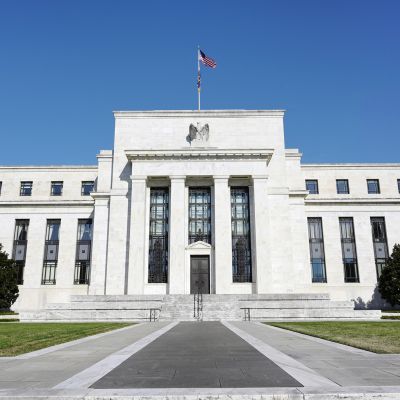 Yhdysvaltain keskuspankin rakennus Washingtonissa.