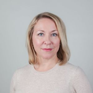 Eeva Nykänen i porträttbild.