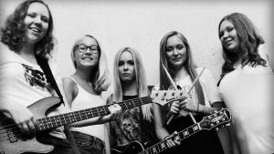 Pretty Bombers, f.v. Sofia Nordberg, Ellen Grönlund, Evelina Salonen, Vilma Eklöv och Moa Enberg. Pretty Bombers