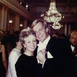Ilmari ja Leena Saarelainen linnanjuhlissa vuonna 1987.