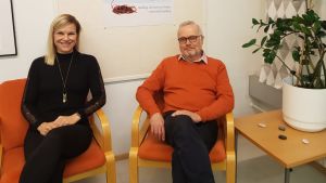 Nora Muotio är ansvarig för Österbottens medlingsbyrå och Ralf Lindbäck är medlare. De anser båda att medling ger tvistande parter en chans att tala ut i trygg miljö och att medling är effektivt i förebyggandet mot återfall av brott. nora muotio och ralf lindbäck