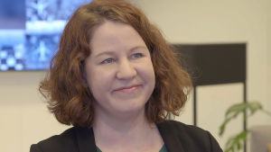 Johanna Alasuutari vill se mer psykologisk testning på Aktia. En porträttbild av Johanna Alasuutari på Aktia bank.
