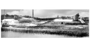 Två cylinderugnar på Kalkholmen i närheten av nuvarande Råttis. Bilden föreställer Parsby respektive Tennbyugnarna. Två cylibderugnarna på Kalkholmen i närheten av nuvarabde Råttis. PParsby respektive Tennbyugnarna.