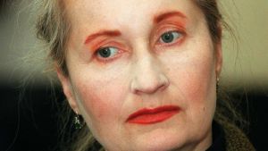 När får vi för första gången se en pjäs av nobelpristagaren Elfriede Jelinek på en finlandssvensk teaterscen Elfriede Jelinek