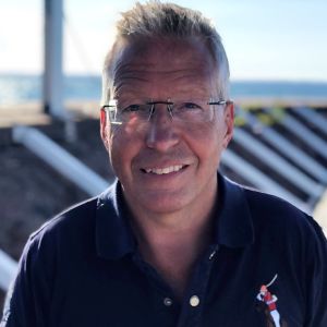 Att efter ett par dagars behandling kunna återgå till ett normalt liv efter flera års sängliggande och svår sjukdom förefaller ganska osannolikt, anser ME-forskaren Jonas Bergquist. Jonas Bergquist