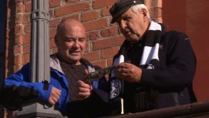 Göran Palm och samlaren Heikki Kallio. En äkta coltkopia som är en tändare. Samlare Heikki Kallio