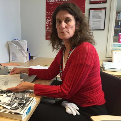 Saamelaisarkiston ylitarkistaja Inker-Anni Linkola.