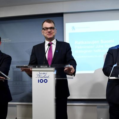 Petteri Orpo, Juha Sipilä ja Timo Soini.