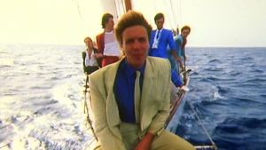 Kuvakaappaus Duran Duranin musiikkivideosta joka taas on kuvakaappaus dokumentista There's Something You Should Know..