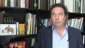 Professor Stefan Weber tog initiativ till projektet. Professor Stefan Weber tog initativ till museiprojektet för flyktingar.