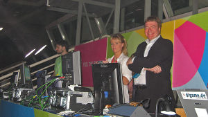 Jill Paulsson, EBU och ansvariga producenten för ESC, Svante Stockseilus, som var så här glad efter Finlands seger 2006. Jill Paulsson, EBU och Svante Stockselius som var ansvarig producent för ESC i Aten 2006.